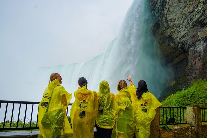 Toronto day tour: boat, Journey & Skylon: supplier photograph