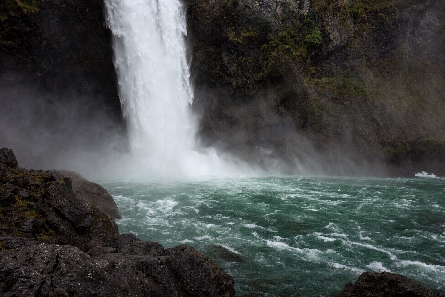 The Horseshoe Falls basin where the Maid of the Mist works, seen from the lower gorge